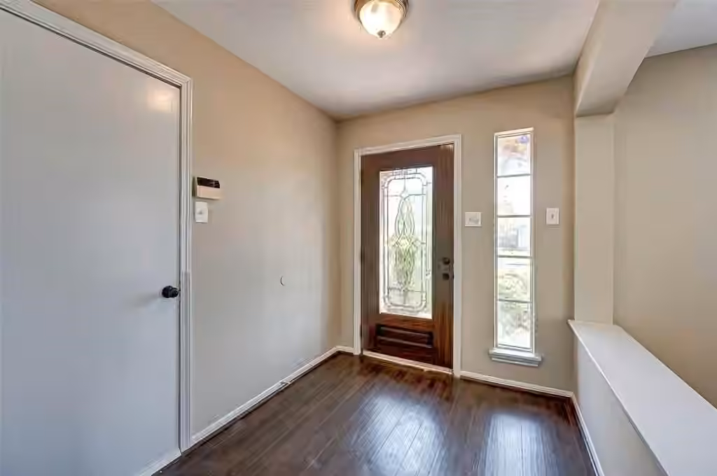 Photo 3 of 16510 Amy Ridge Road, Houston, TX