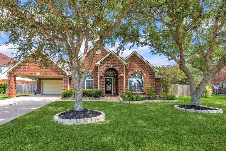 Photo of 716 High Ridge Drive, Friendswood, TX