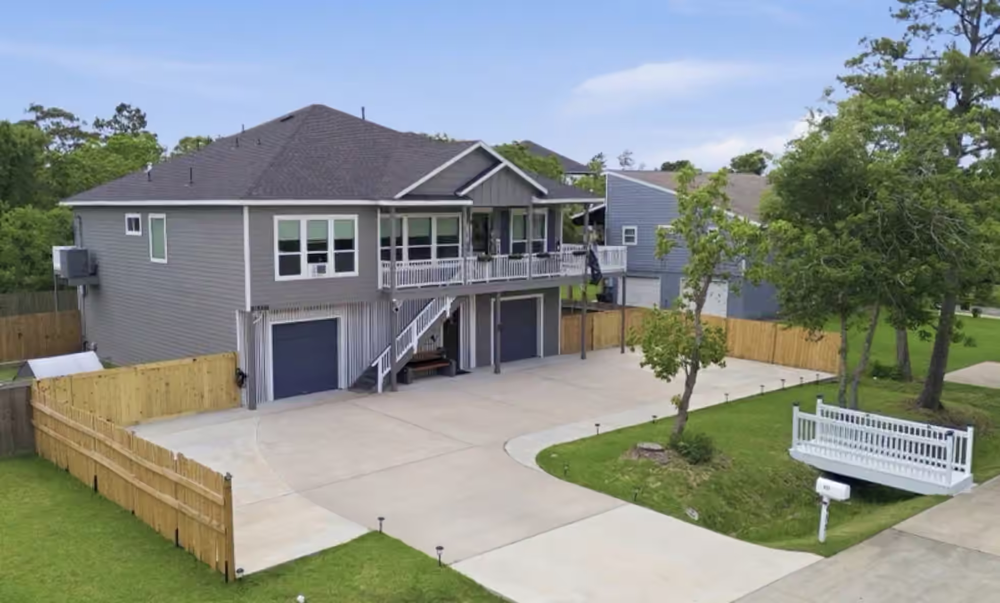 Photo of 613 Oakdale Street, La Porte, TX 77571