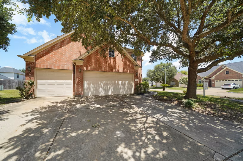 Photo 2 of 2111 Umber Elm Court, Katy, TX