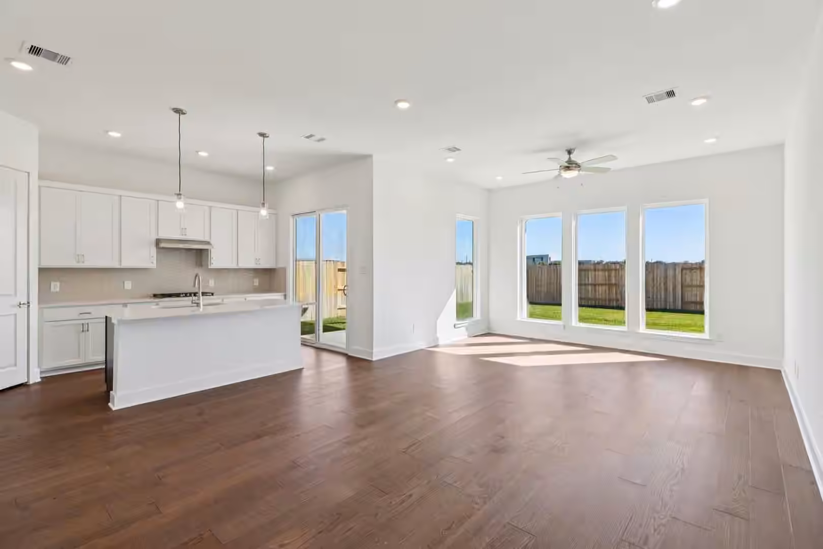Photo 4 of 1322 Secret Grove Trail, Tomball, TX