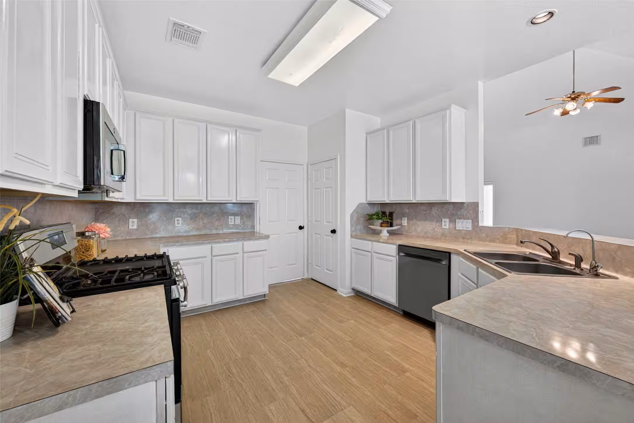 Photo 7 of 13910 Sunset View Drive, Houston, TX