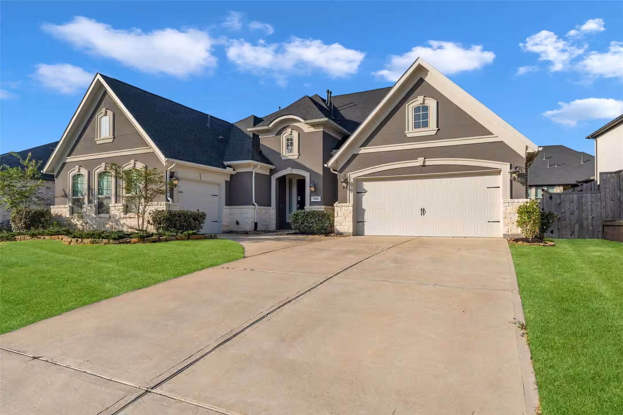 Photo of 1014 Lakemont Bend Lane, Pinehurst, TX