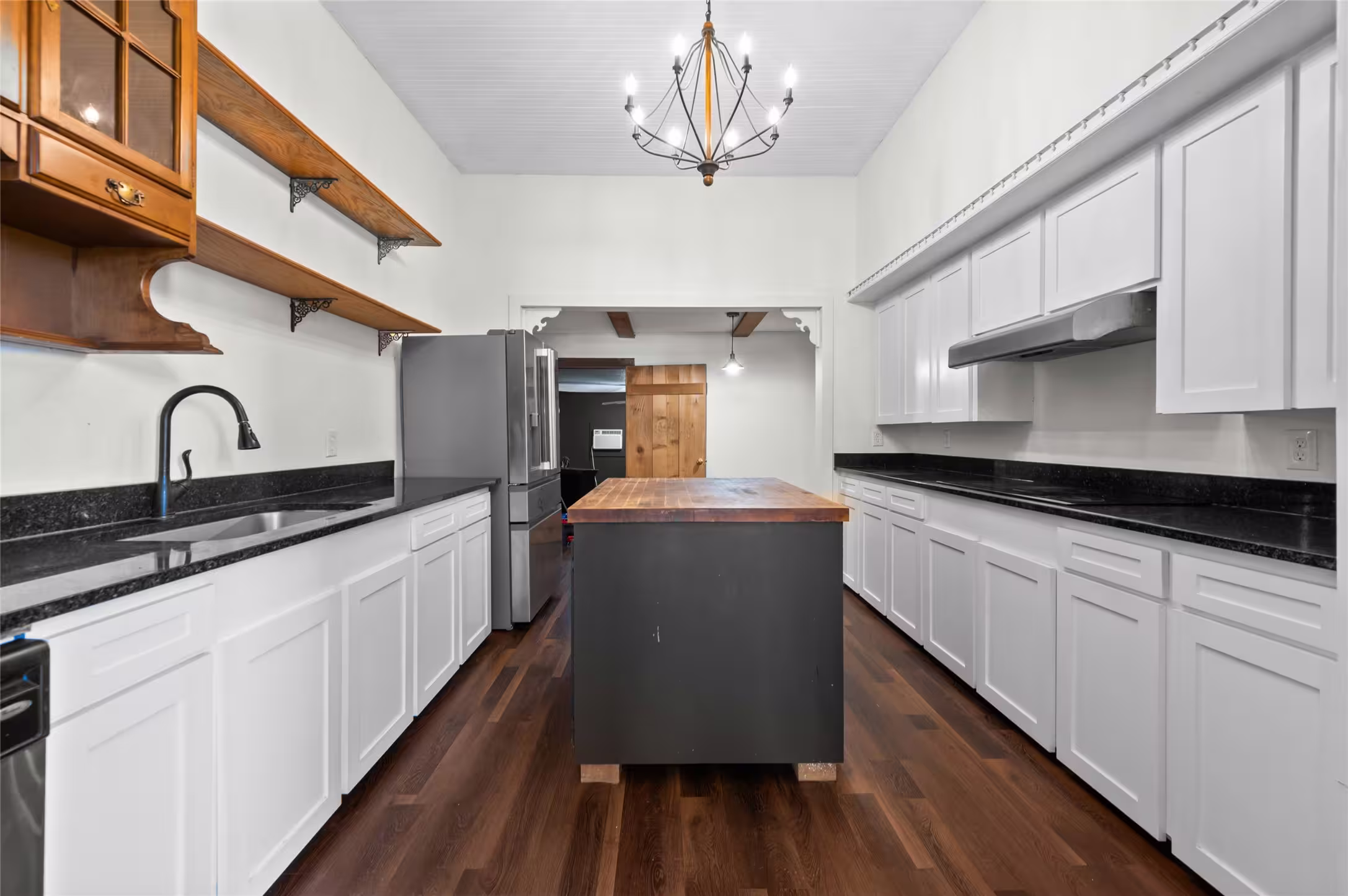 Photo 6 of 608 Miller Street, Anahuac, TX