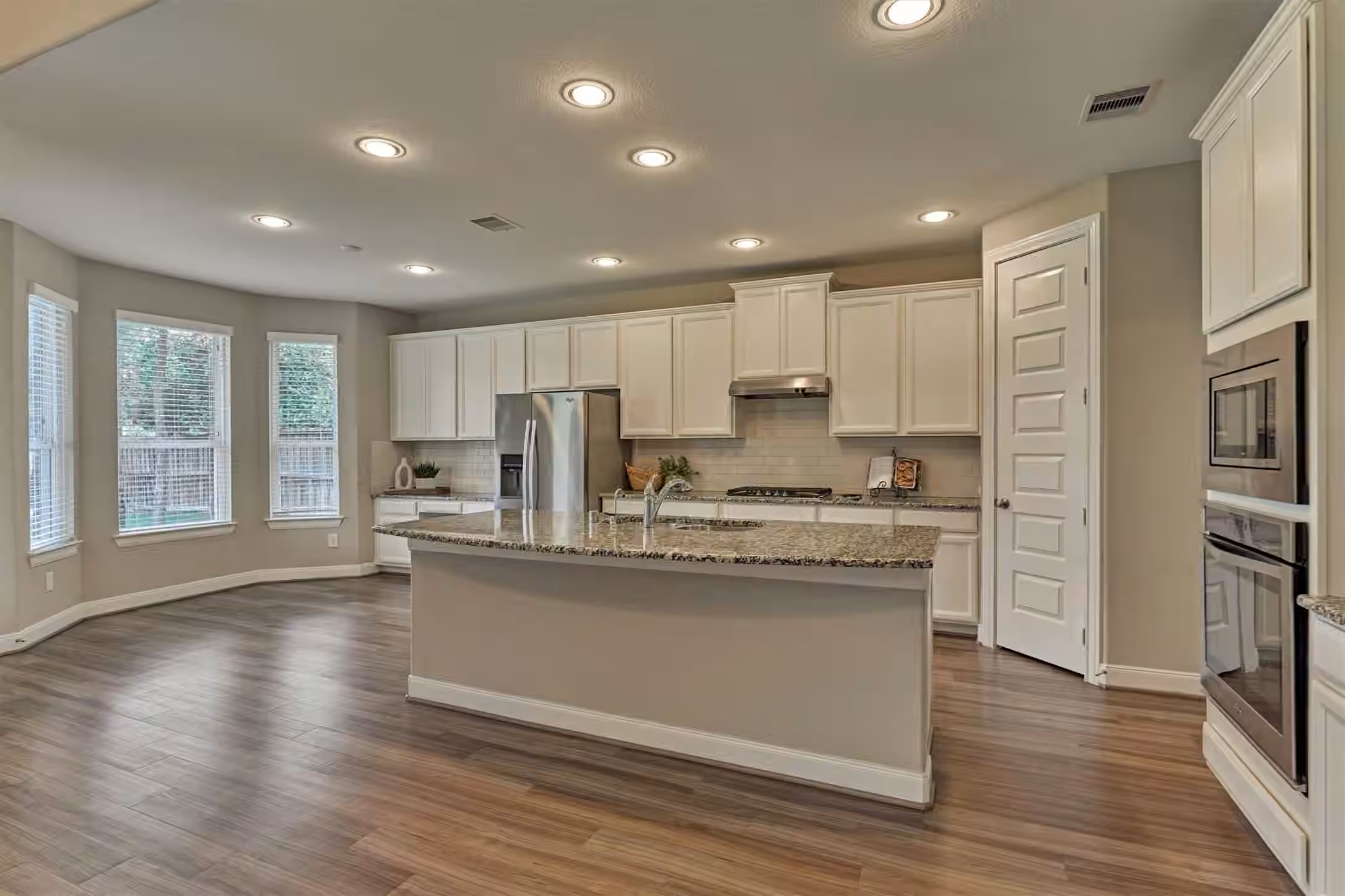 Photo 6 of 4043 Steep Woods Drive, Spring, TX