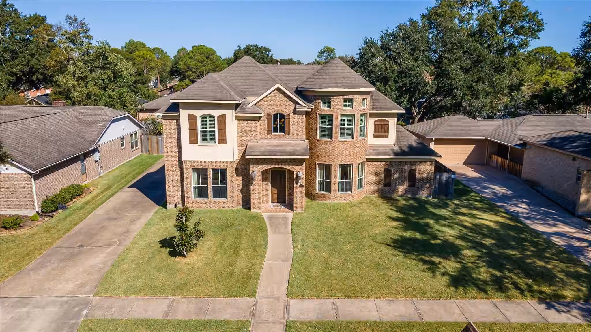 Photo 2 of 15811 Crestbrook Drive, Houston, TX