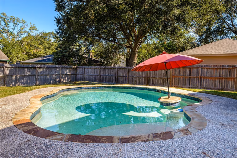 Photo 4 of 15811 Crestbrook Drive, Houston, TX