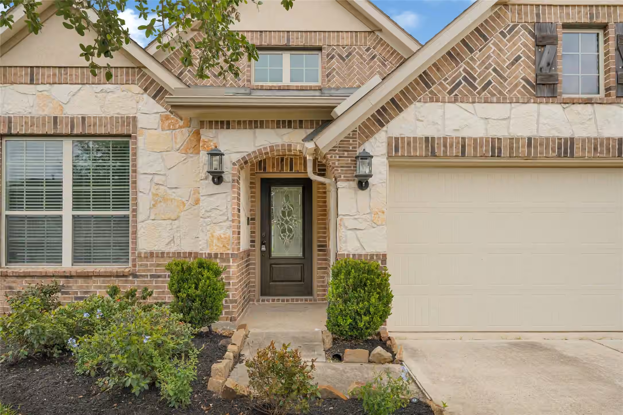Photo 3 of 2414 Willow Fall Lane, Rosenberg, TX