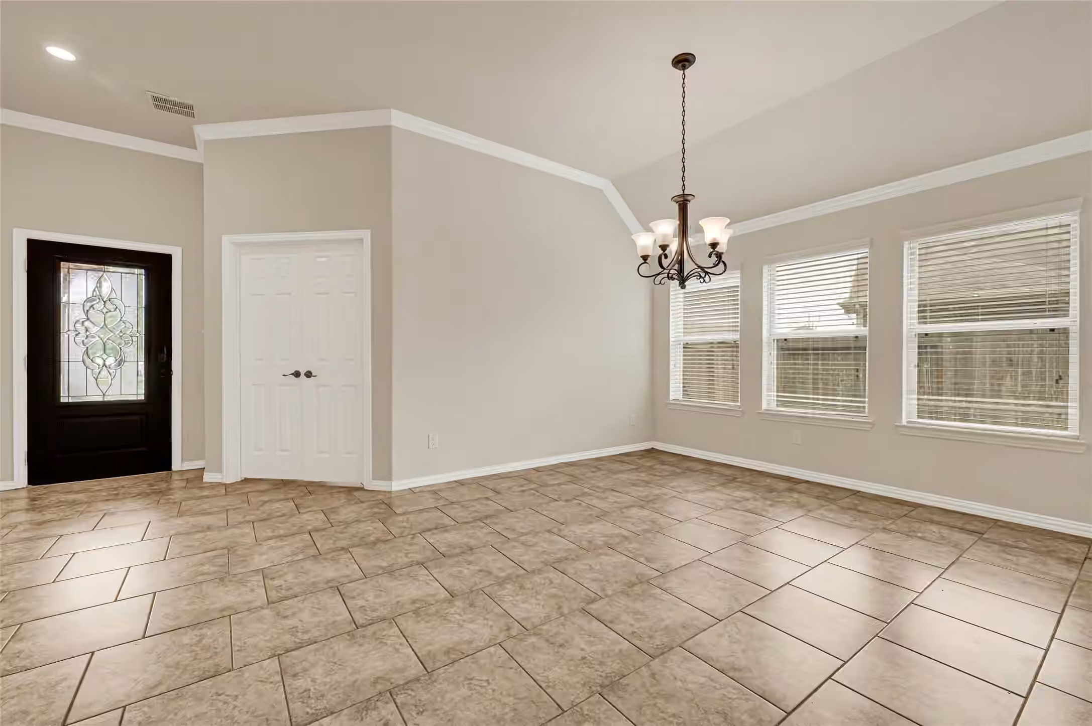 Photo 4 of 2414 Willow Fall Lane, Rosenberg, TX