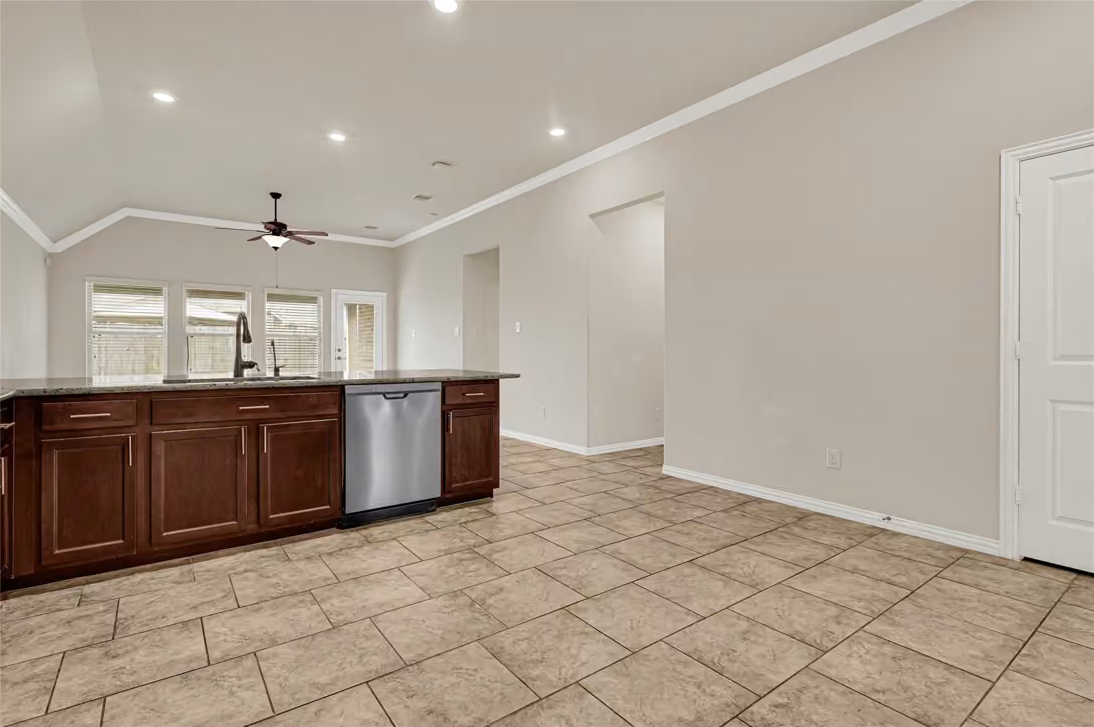 Photo 6 of 2414 Willow Fall Lane, Rosenberg, TX