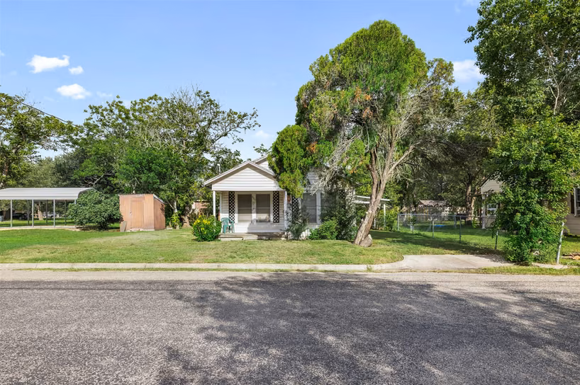 Photo 2 of 603 N Mechanic Street, Weimar, TX