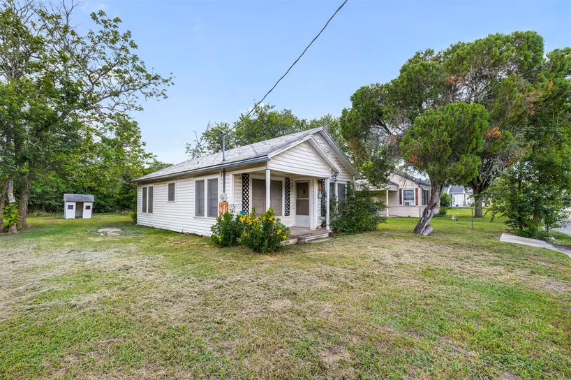 Photo 4 of 603 N Mechanic Street, Weimar, TX