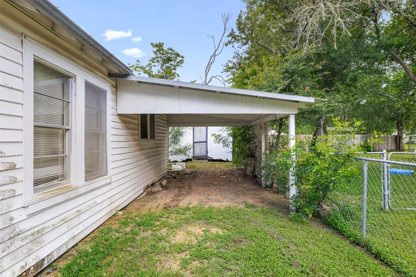 Photo 7 of 603 N Mechanic Street, Weimar, TX