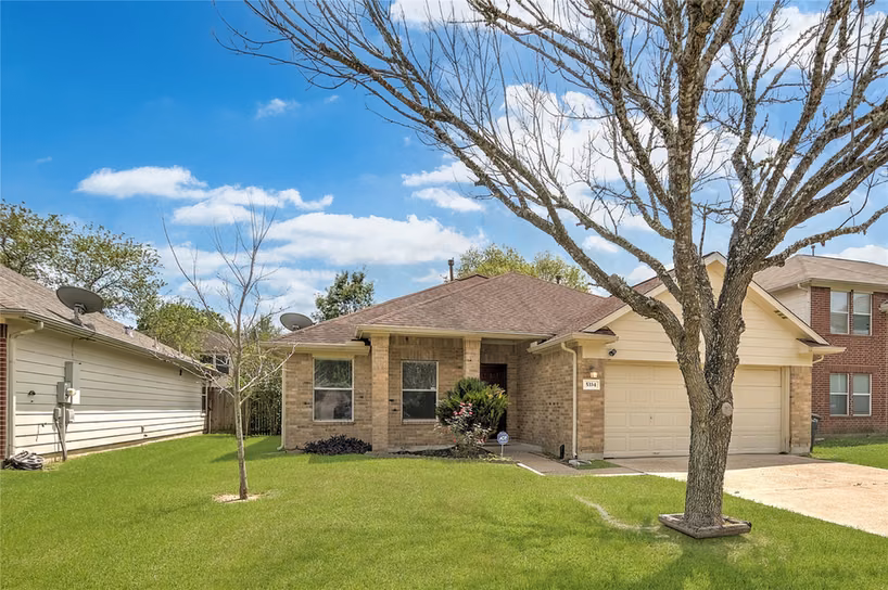 Photo of 5334 Cinnamon Lake Drive Drive, Baytown, TX
