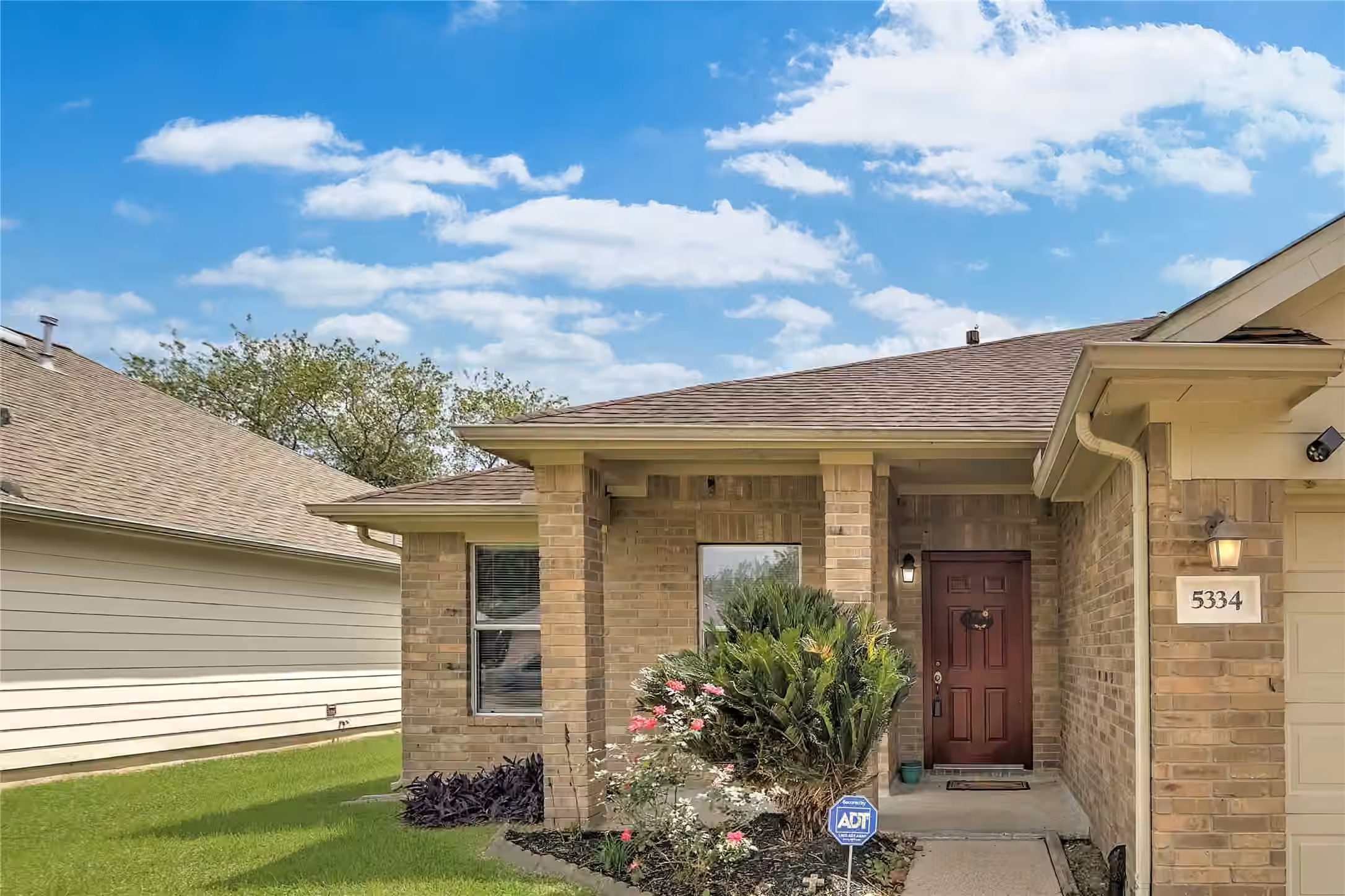 Photo 3 of 5334 Cinnamon Lake Drive Drive, Baytown, TX