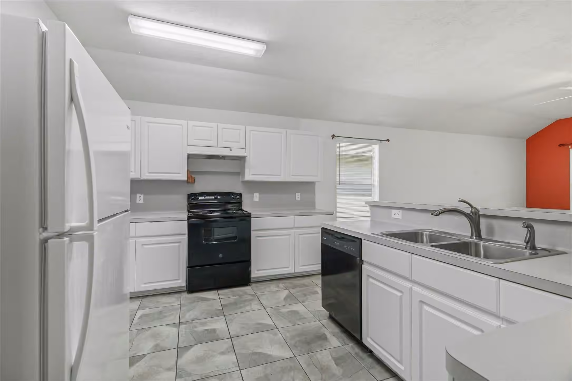 Photo 6 of 5334 Cinnamon Lake Drive Drive, Baytown, TX