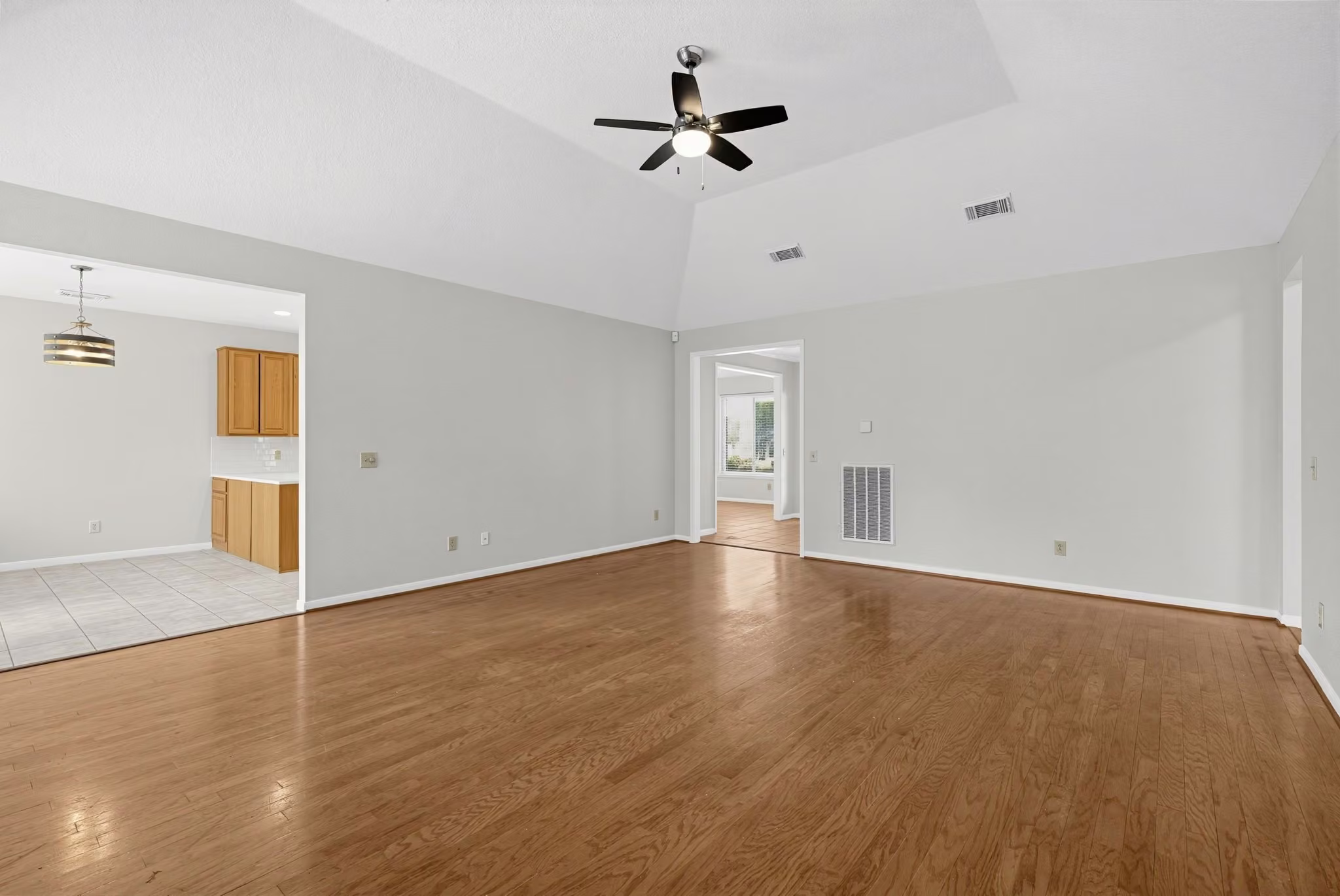 Photo 5 of 19034 Canyon River Lane, Houston, TX
