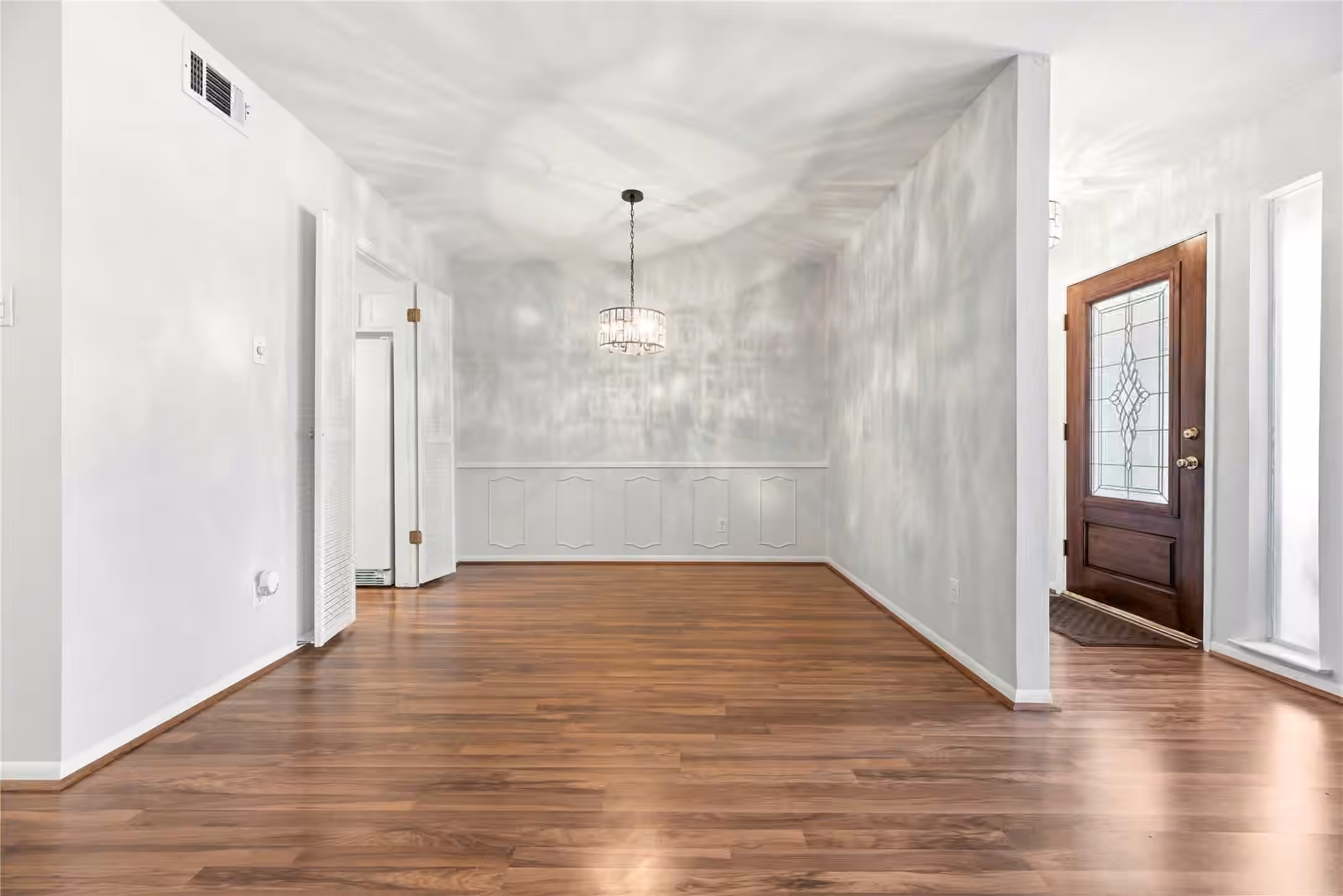 Photo 4 of 1310 Country Place Drive, Houston, TX