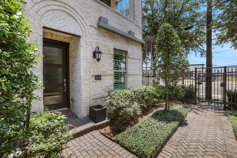 Photo 3 of 4045 Leeland Street, Houston, TX