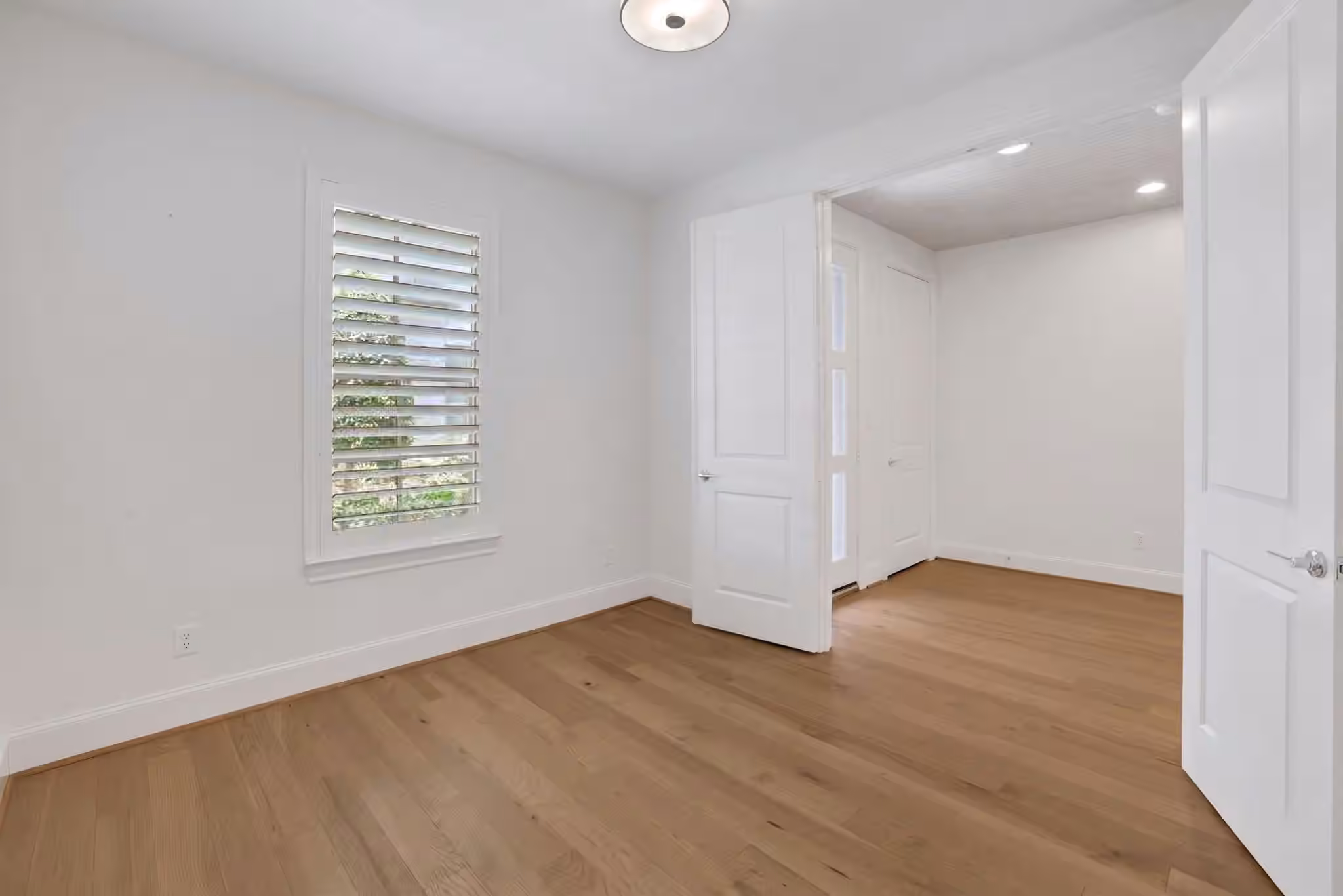Photo 7 of 4045 Leeland Street, Houston, TX