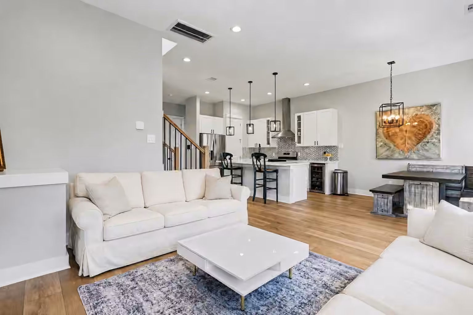 Photo of 825 Woodcrest Drive, Houston, TX