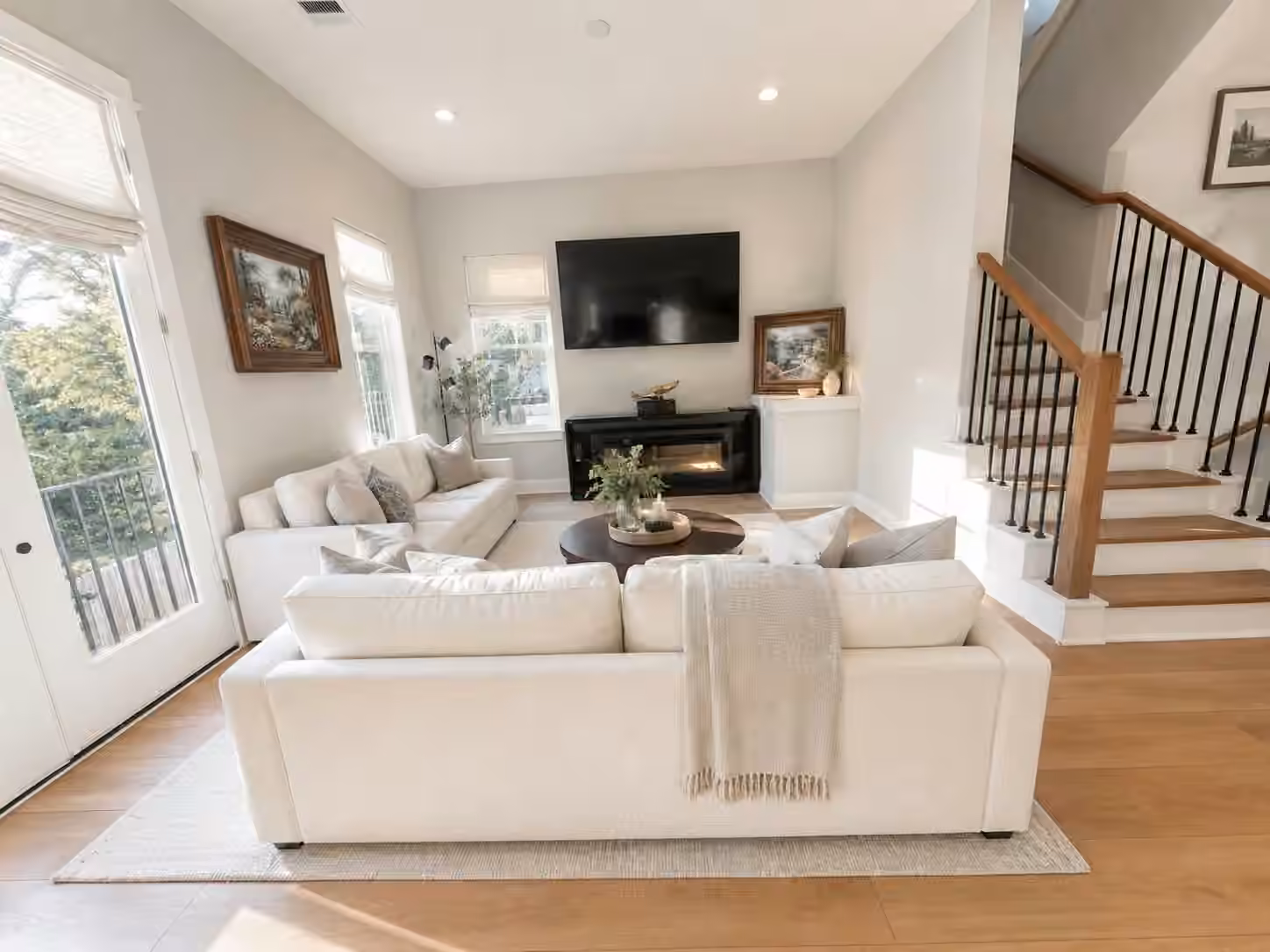 Photo 2 of 825 Woodcrest Drive, Houston, TX