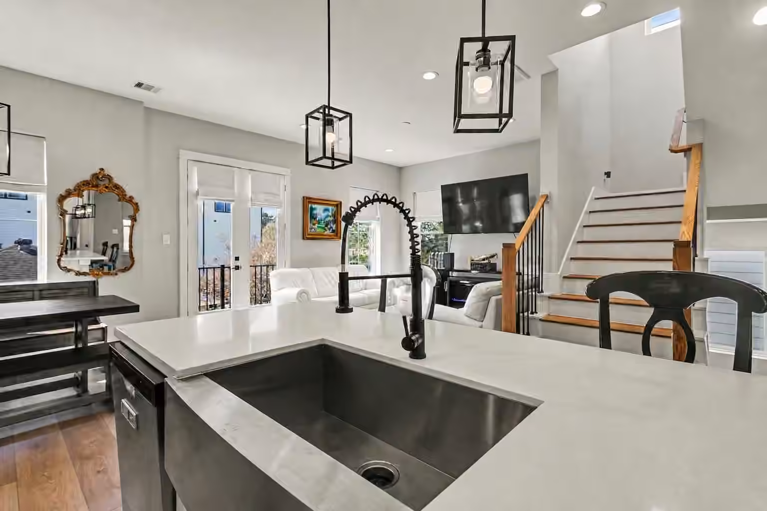 Photo 7 of 825 Woodcrest Drive, Houston, TX