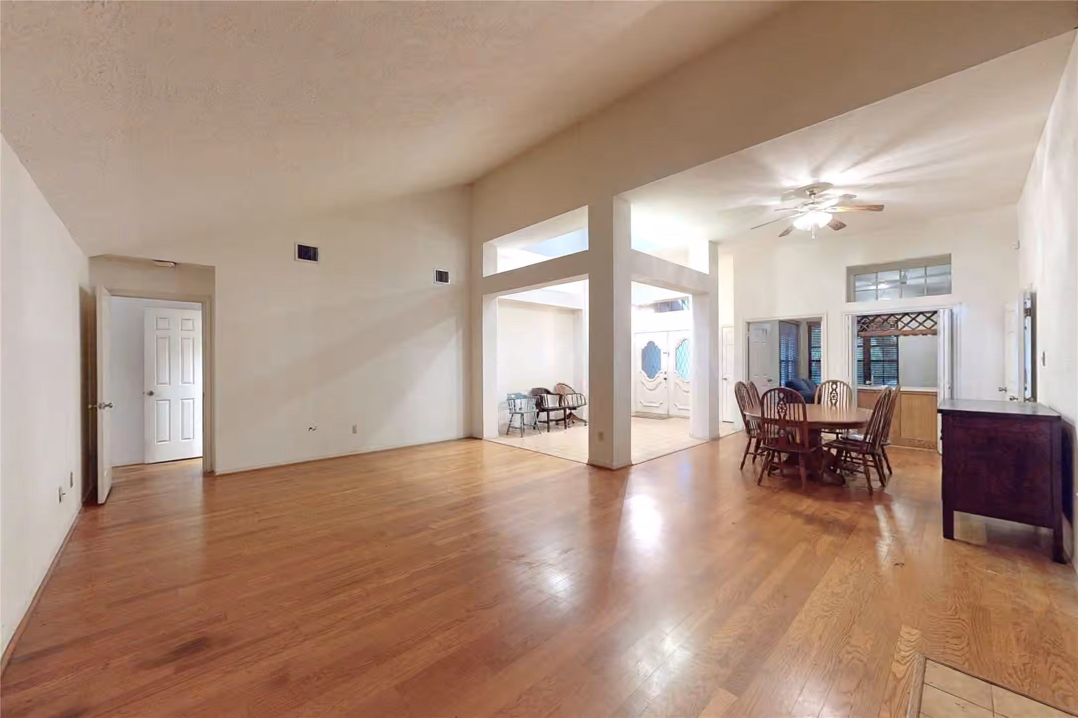 Photo 4 of 2611 Brookdale Drive, Houston, TX