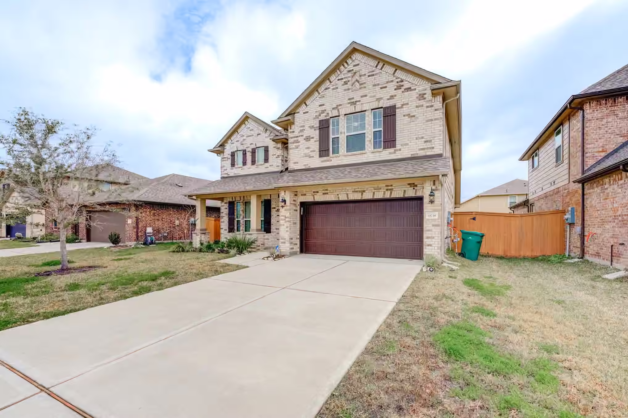 Photo 2 of 10739 Cliffs View Drive, Rosharon, TX