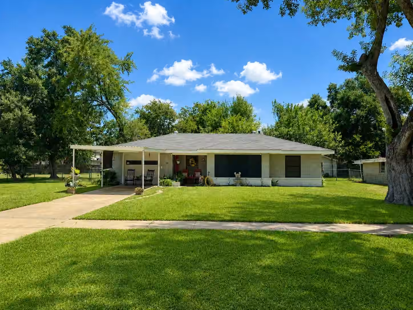 Photo 2 of 208 W Center Street, Eagle Lake, TX