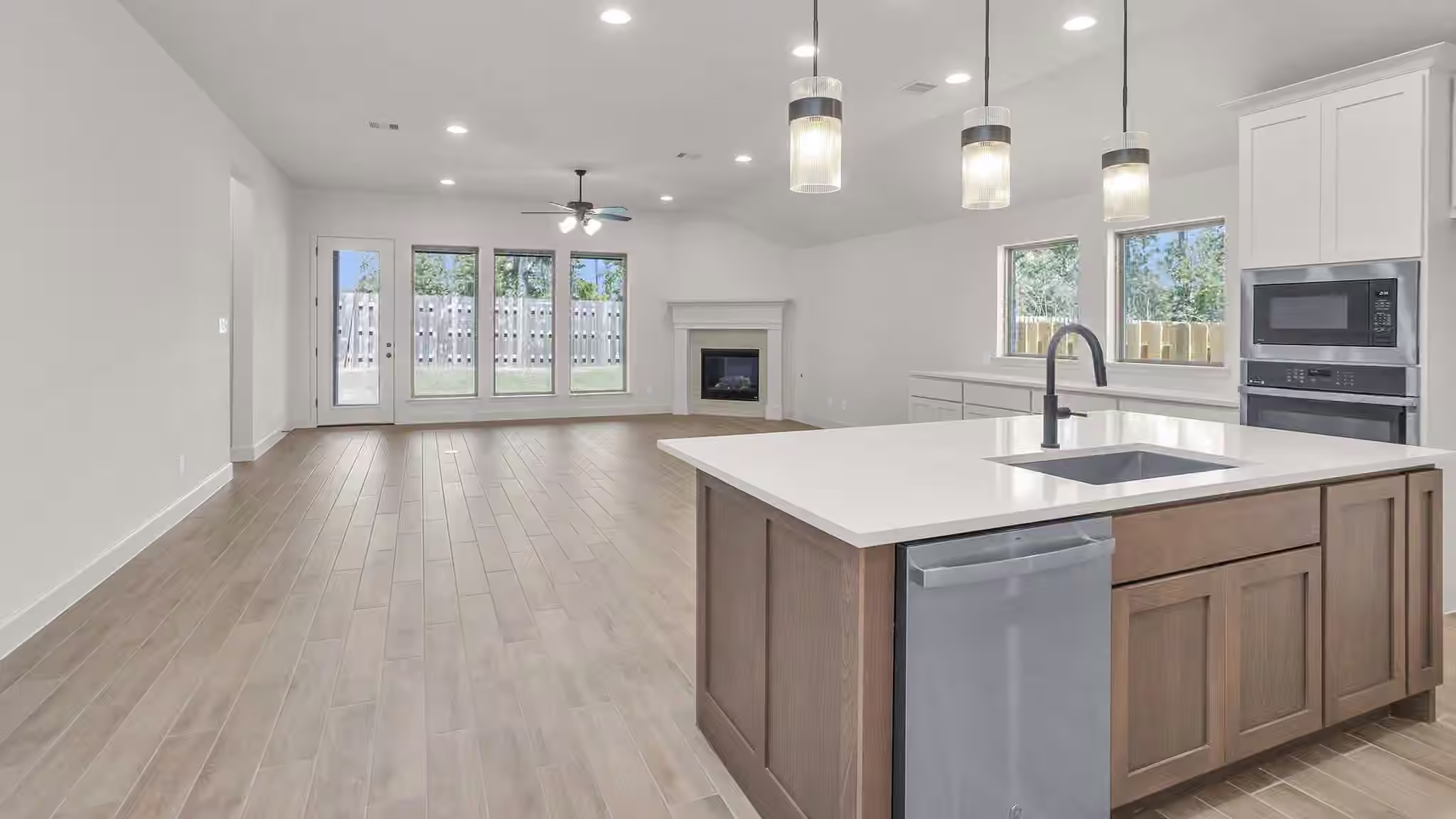 Photo 3 of 41442 Threadgill Way, Montgomery, TX