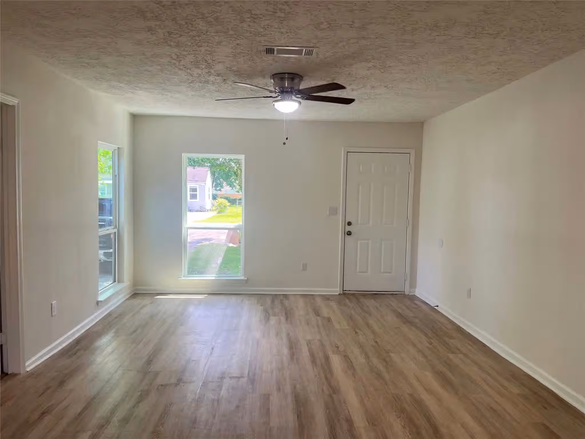 Photo 6 of 306 S Virginia Street, La Porte, TX