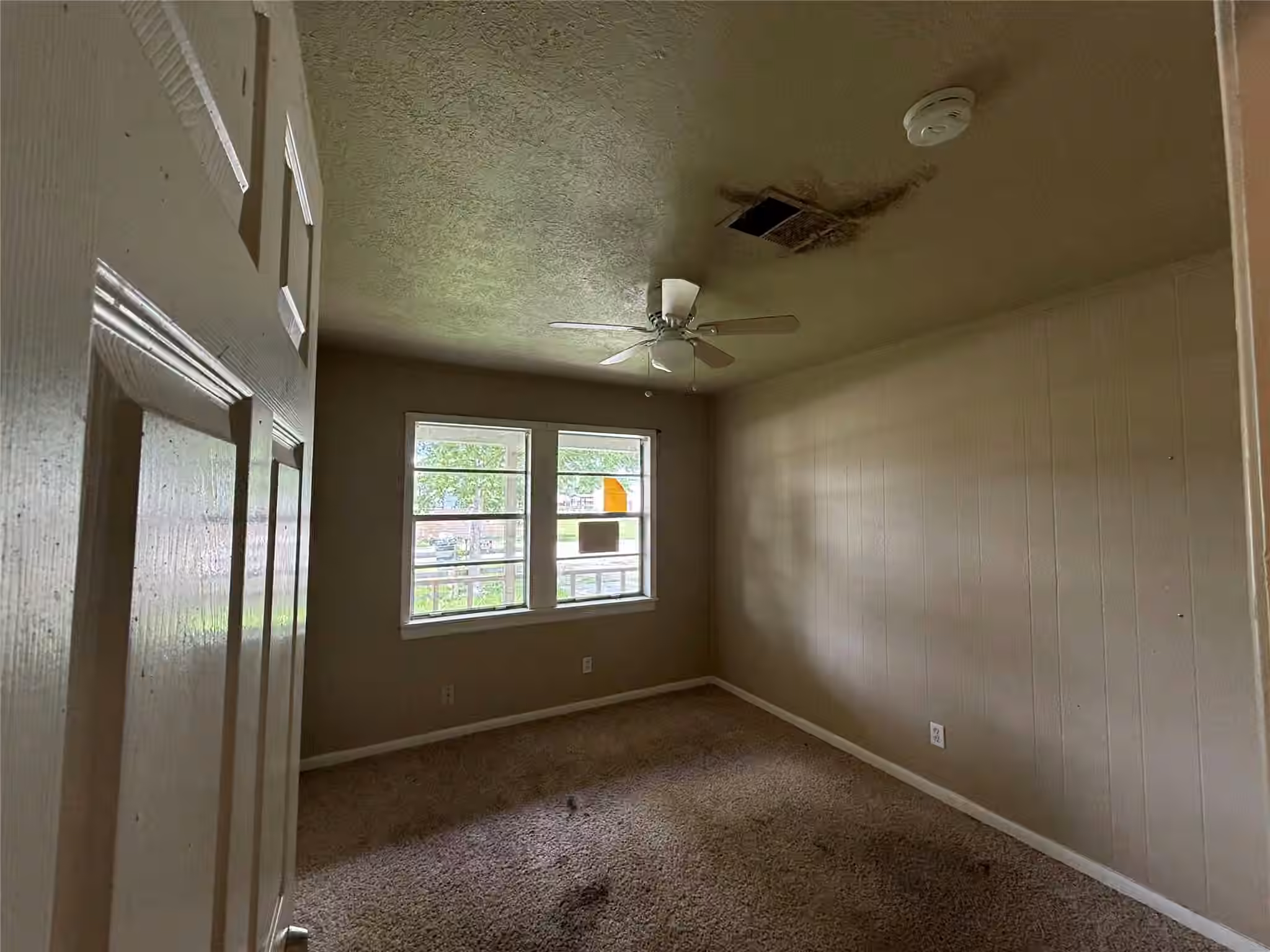 Photo 5 of 3318 Mooney Road, Houston, TX