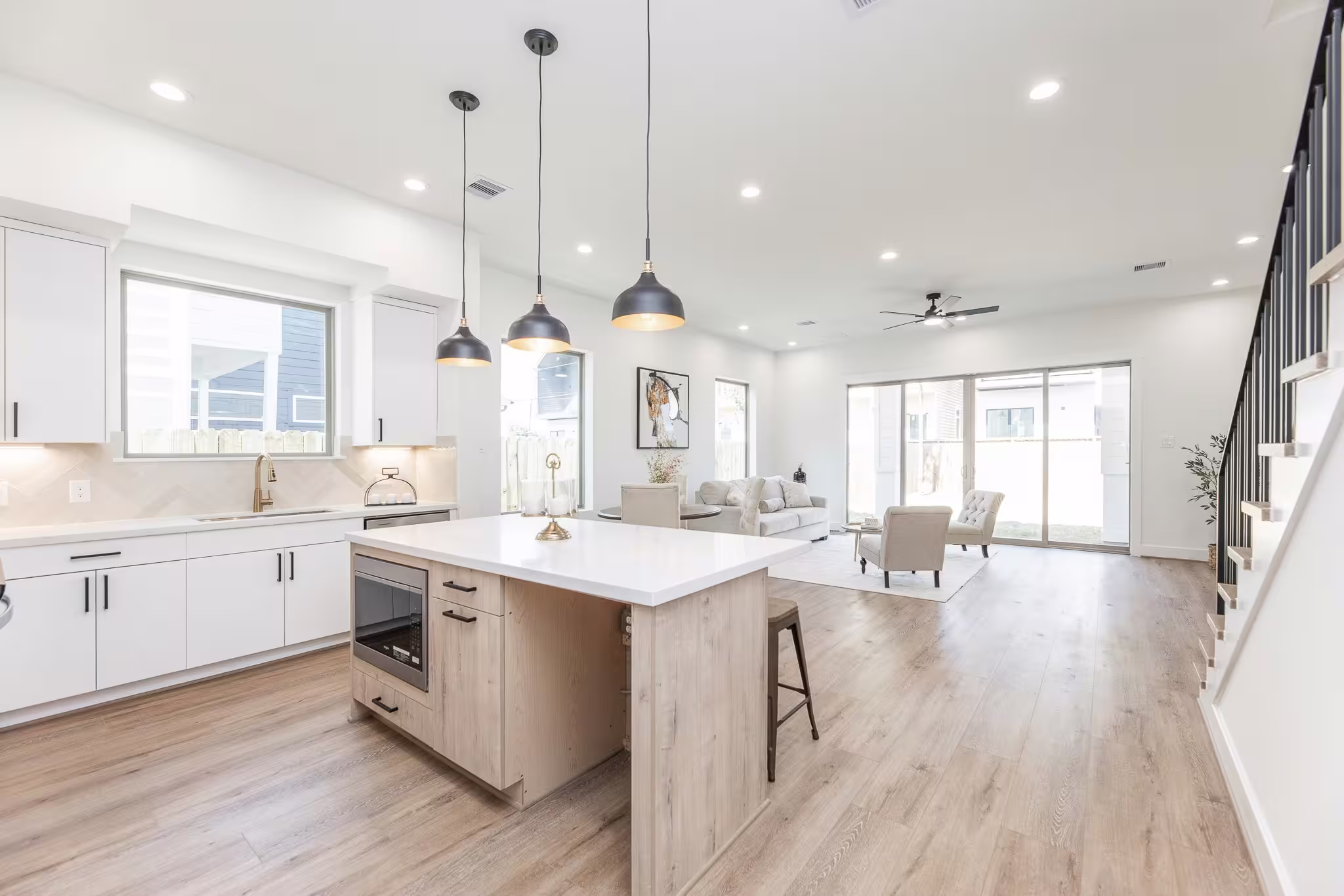 Photo 3 of 311 E 34th Street B, Houston, TX