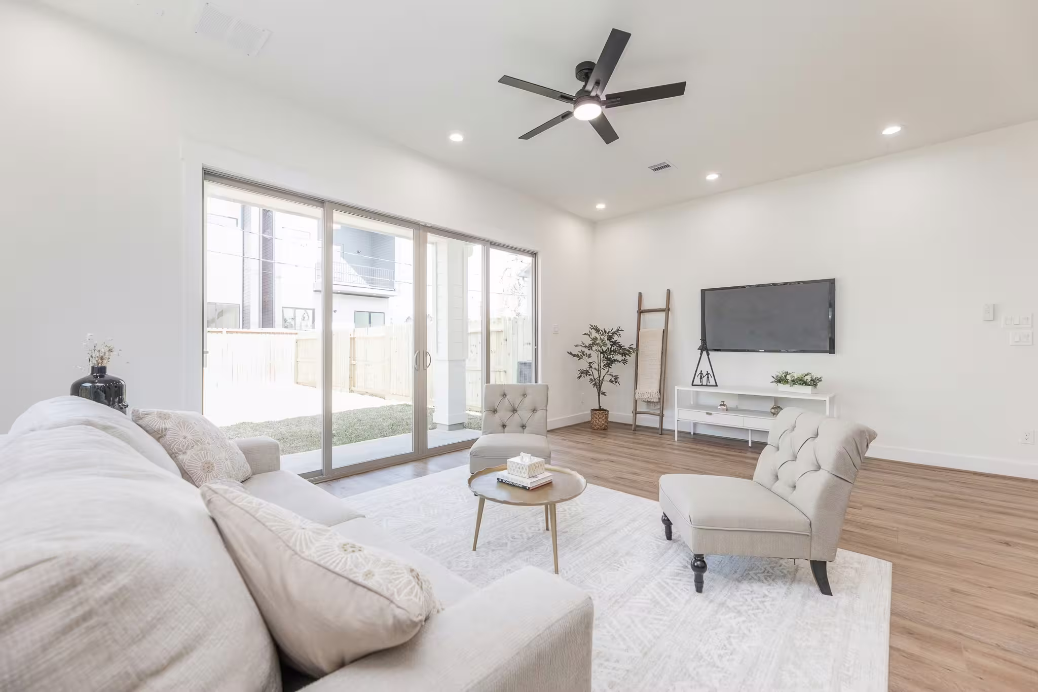 Photo 4 of 311 E 34th Street B, Houston, TX