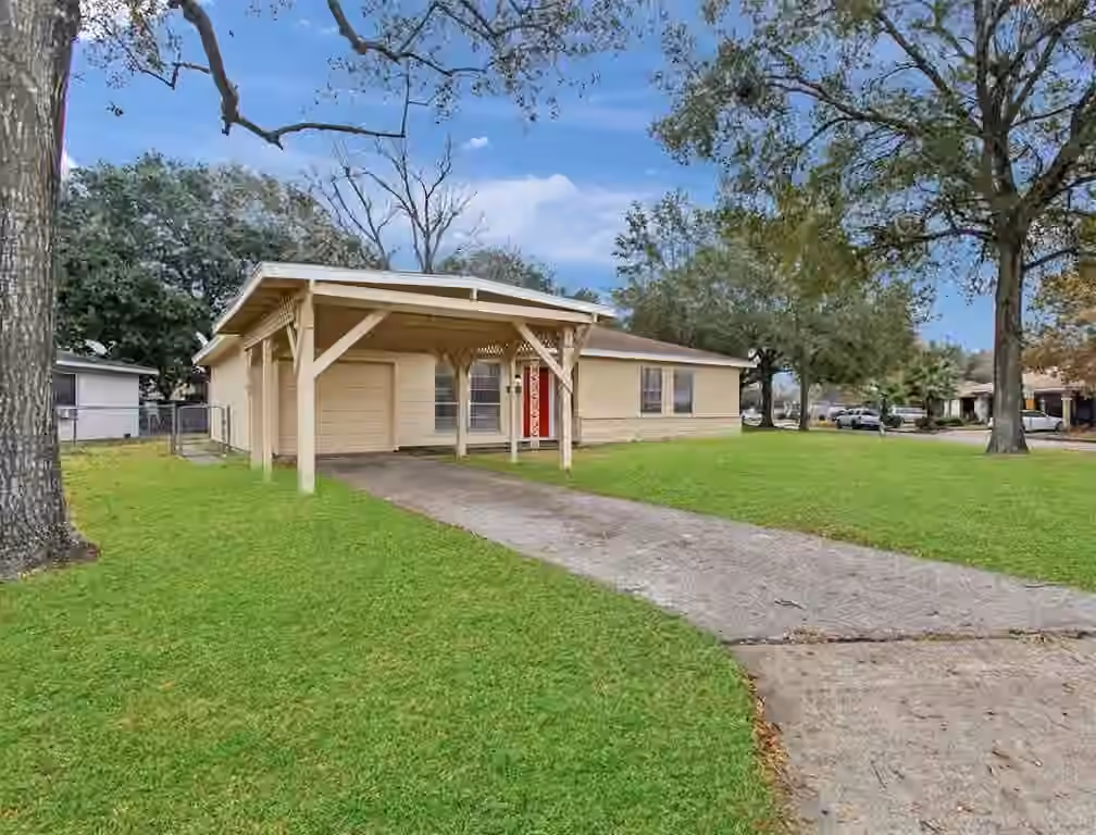 Photo 3 of 1000 S Shepherd Drive, Baytown, TX