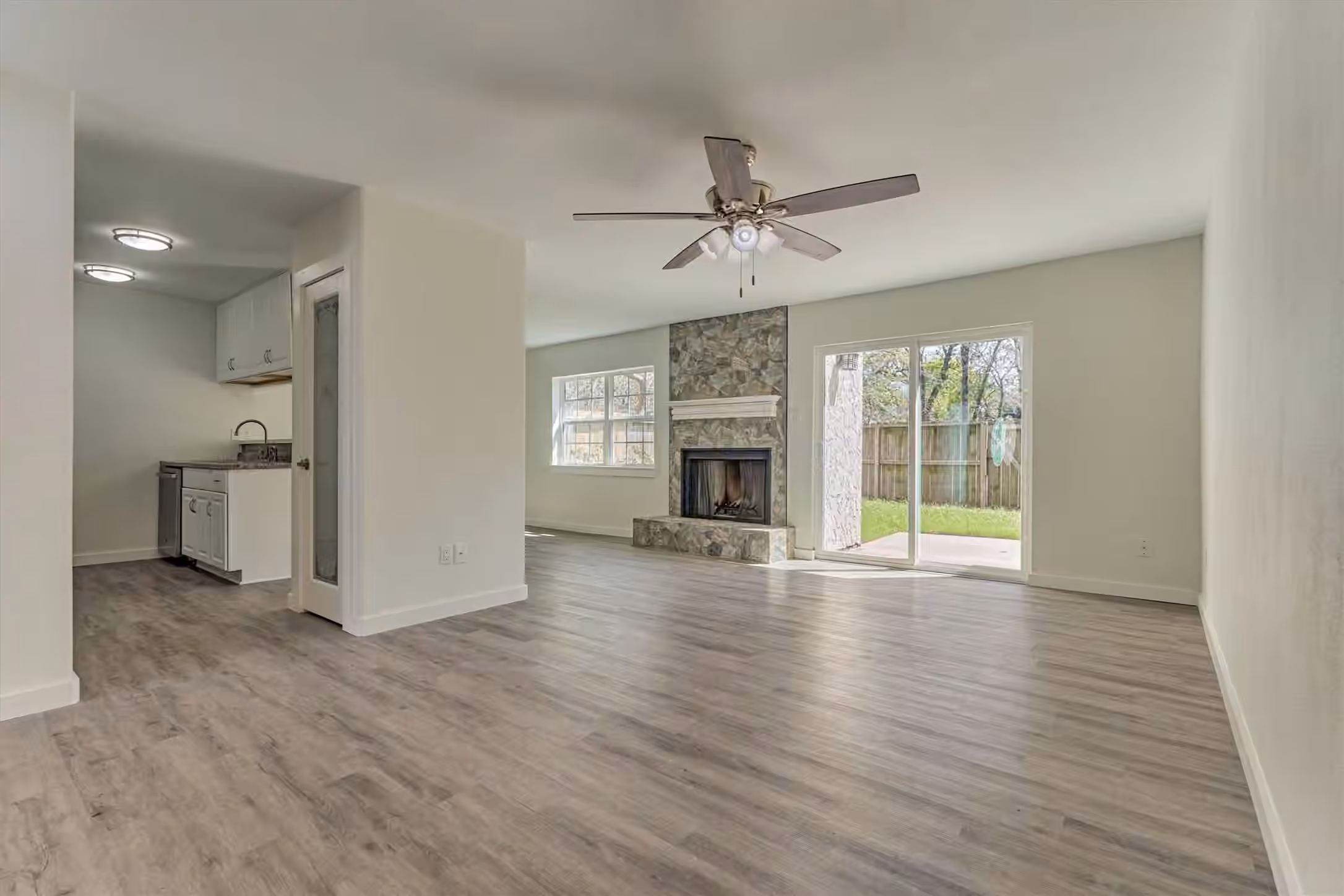 Photo 7 of 12239 Glenview Drive, Montgomery, TX