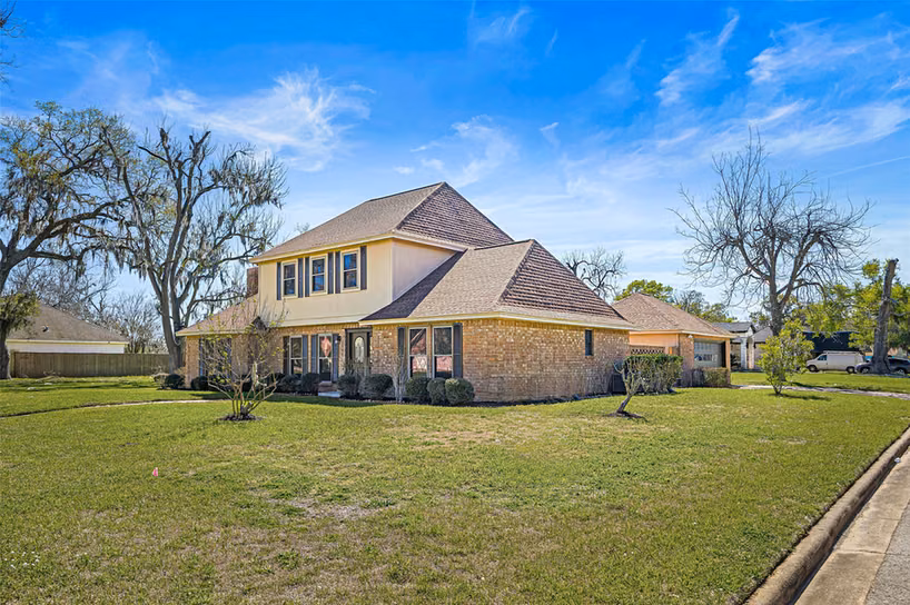 Photo 2 of 2348 Shalmar Drive, West Columbia, TX