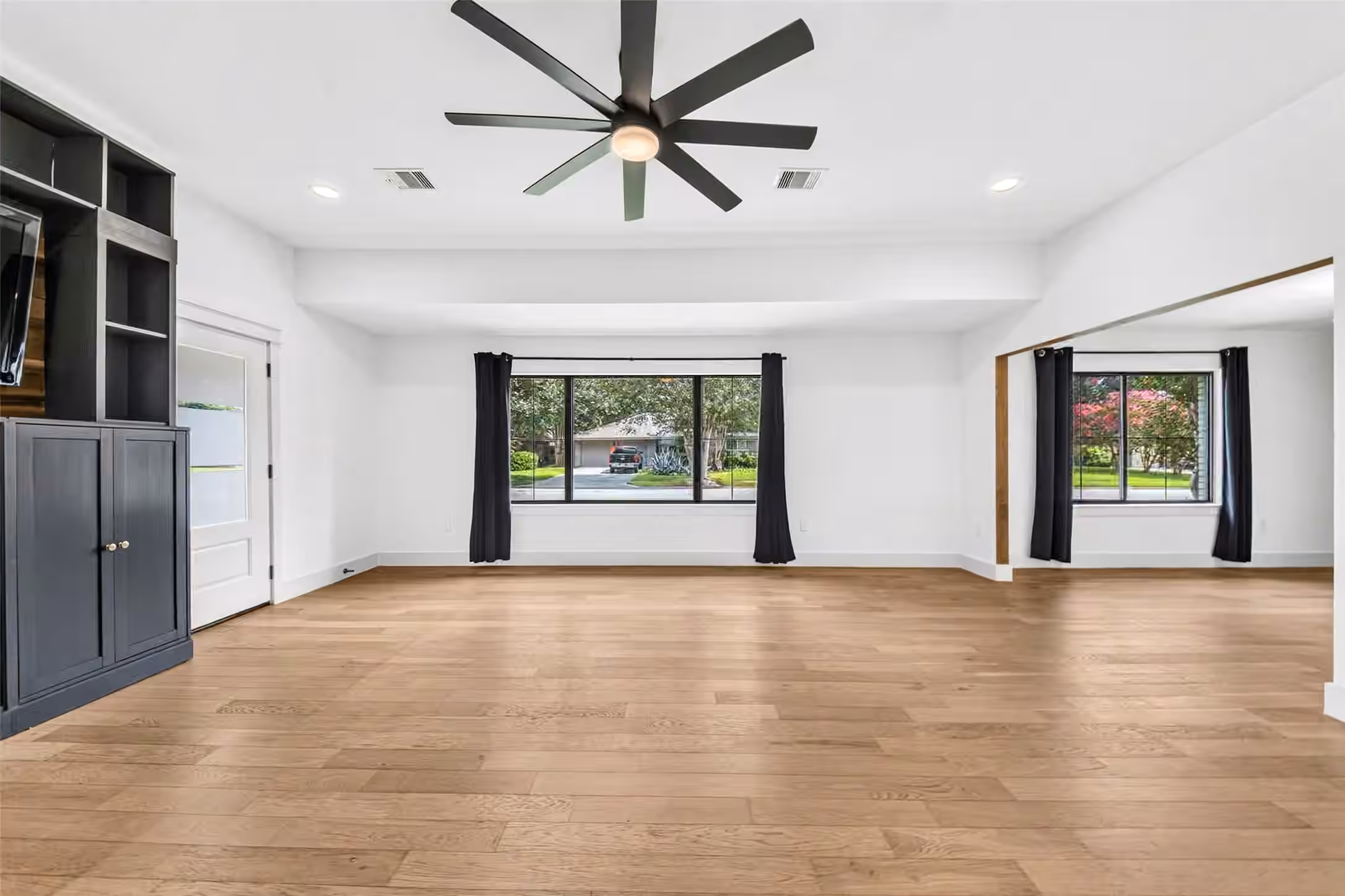 Photo 4 of 5439 Kinglet Street, Houston, TX