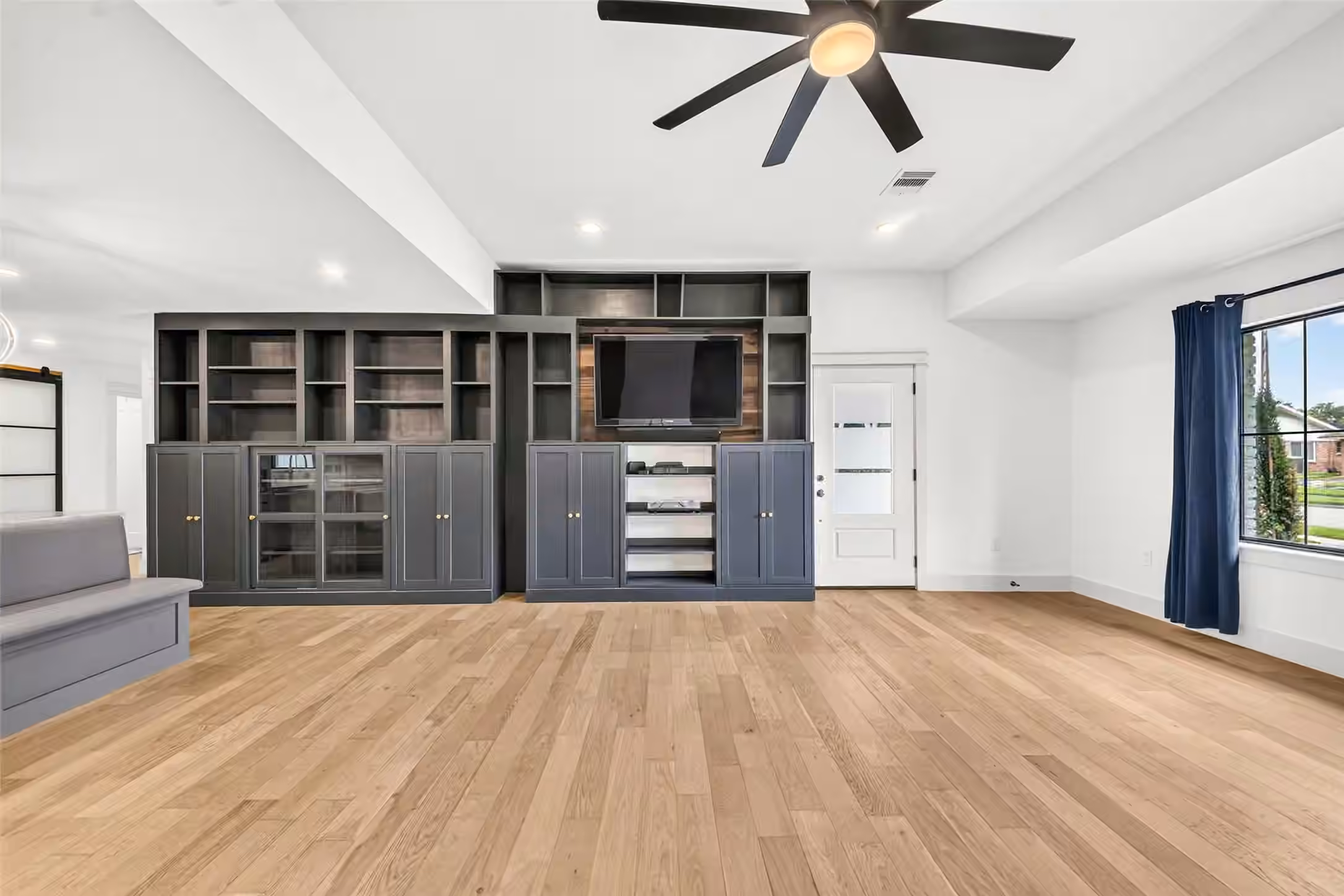 Photo 5 of 5439 Kinglet Street, Houston, TX
