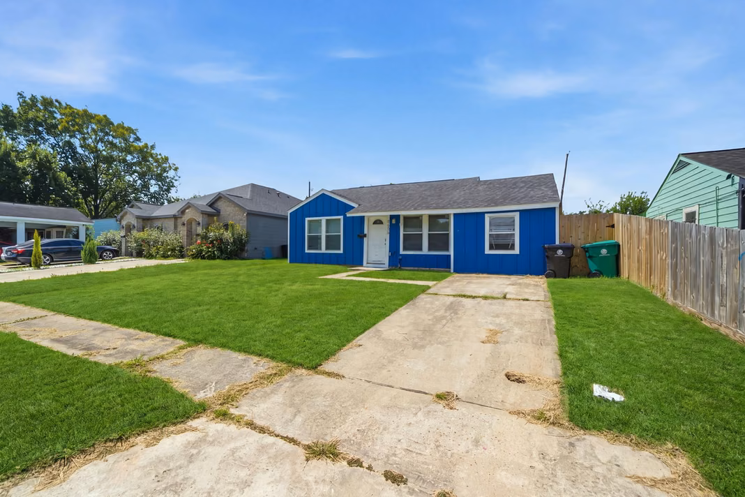 Photo 2 of 5330 Pershing Street, Houston, TX