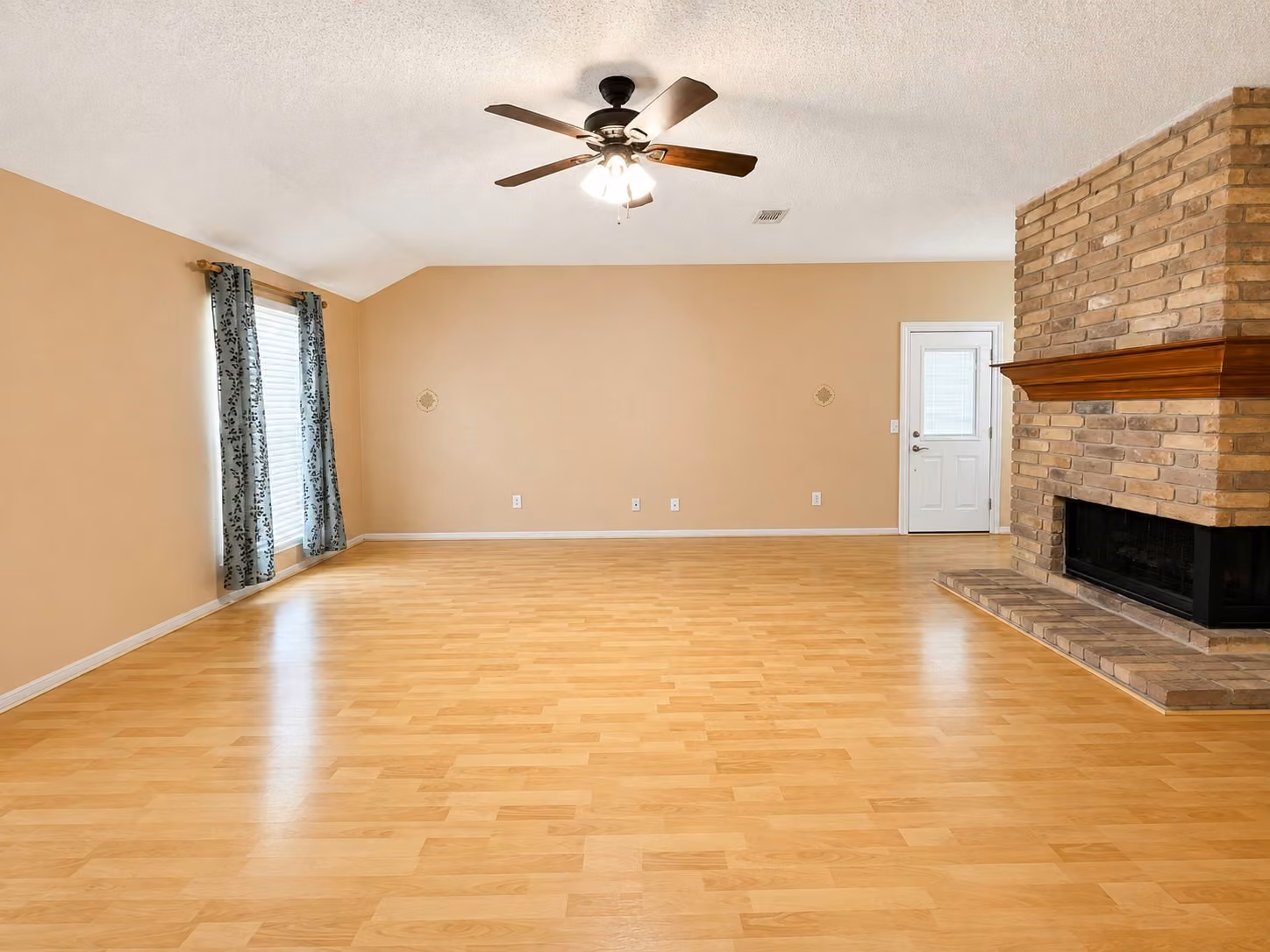 Photo 2 of 10215 Saddlehorn Trail, Houston, TX