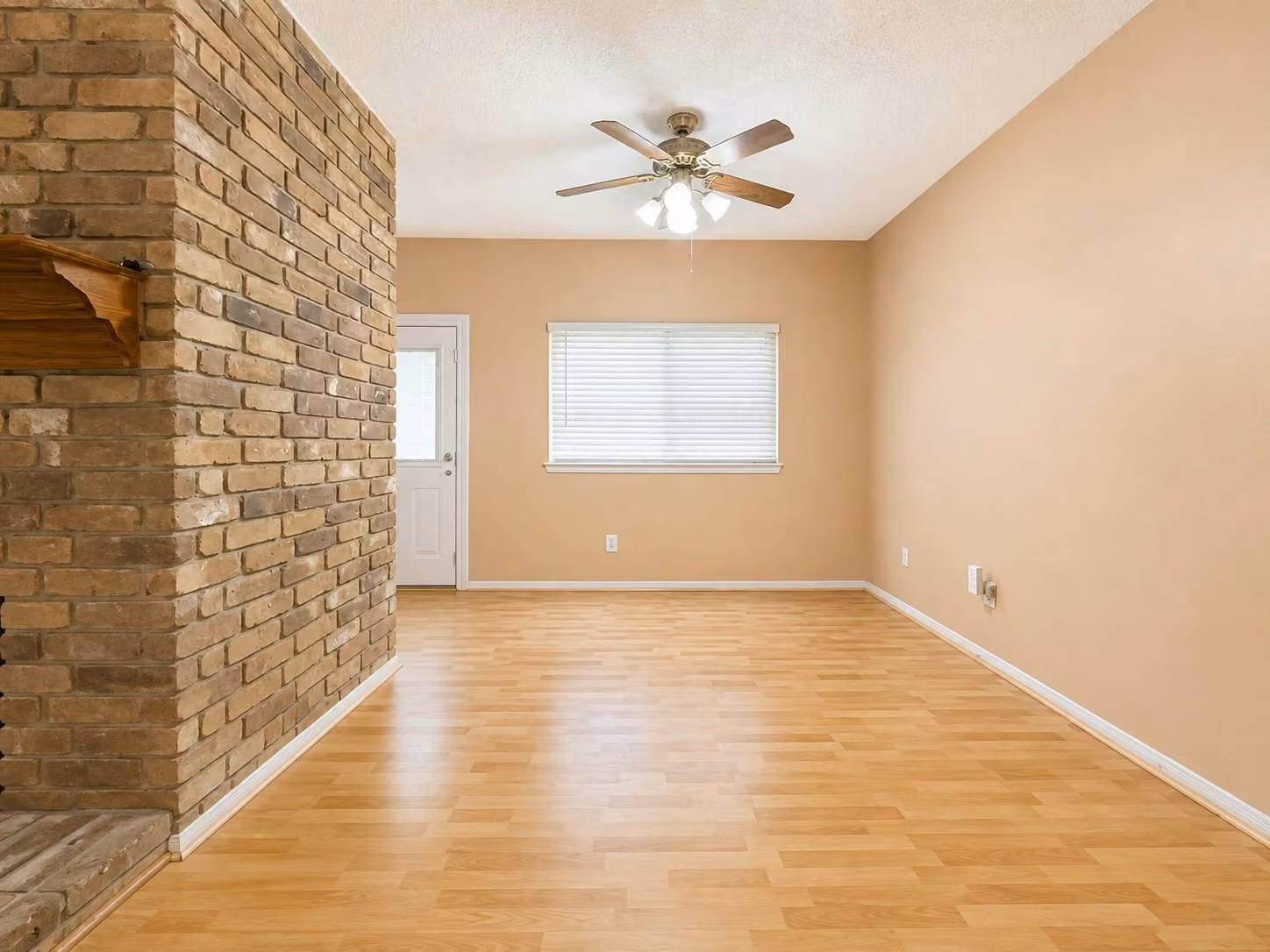 Photo 4 of 10215 Saddlehorn Trail, Houston, TX