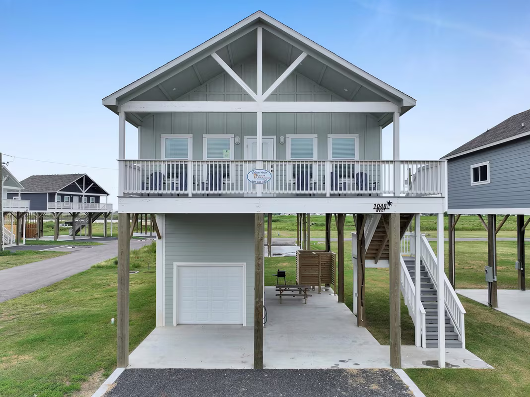 Photo 2 of 1048 Sunset Circle W, Crystal Beach, TX
