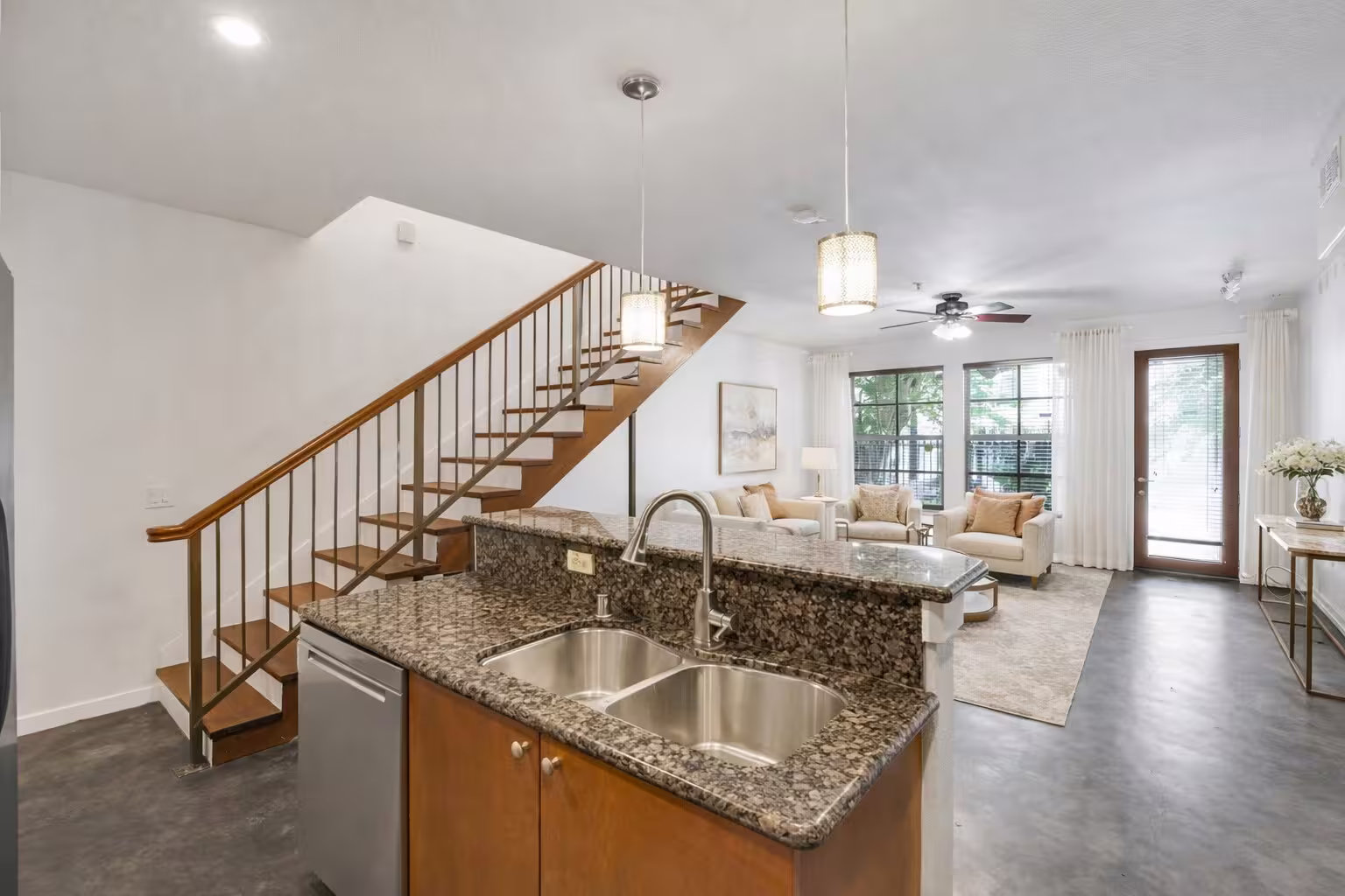 Photo 2 of 2216 Chenevert Street 6, Houston, TX