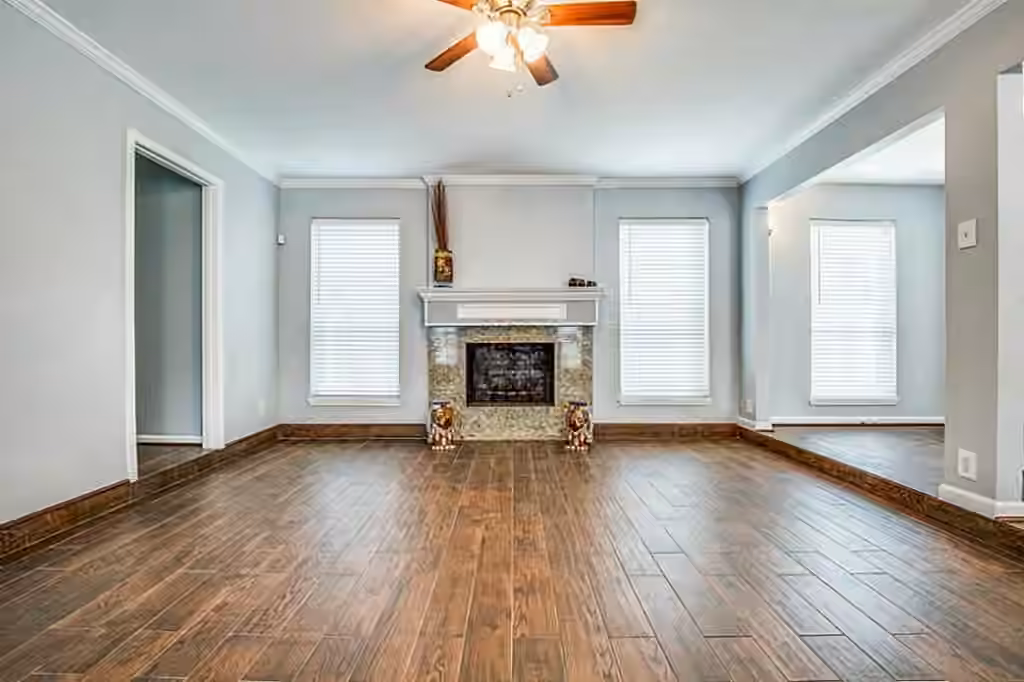 Photo 3 of 10061 Timberwood Drive, Houston, TX