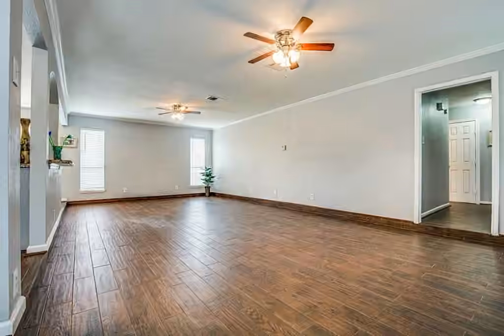 Photo 4 of 10061 Timberwood Drive, Houston, TX