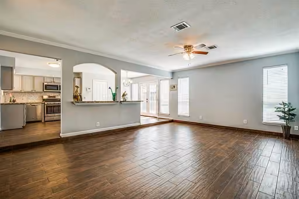 Photo 5 of 10061 Timberwood Drive, Houston, TX