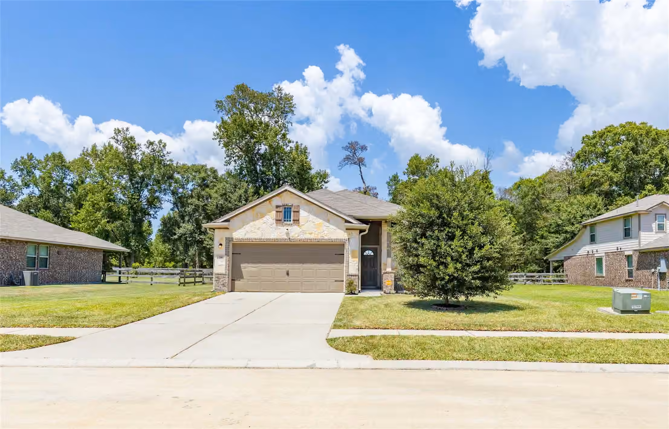 Photo 3 of 218 Rocky Ridge Drive, Anahuac, TX