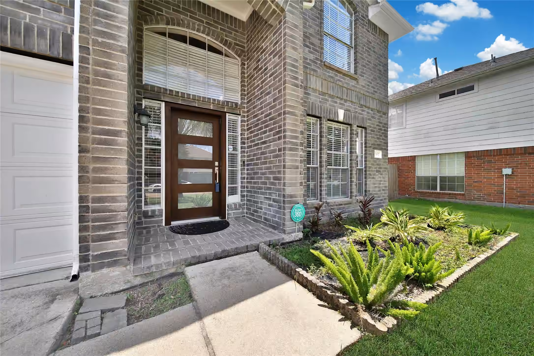 Photo 4 of 3207 Leila Oaks Drive, Houston, TX